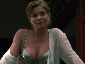 Theresa Russell in Wild Things, photo 11